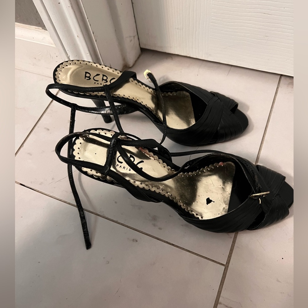 Sz 7.5 BCBG strappy black stilettos